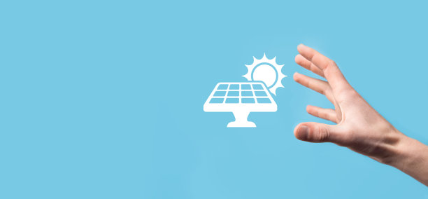 手放在蓝色背景上的图标象征太阳能电池板。可再生能源，太阳能电池板站概念，绿色电力图片下载