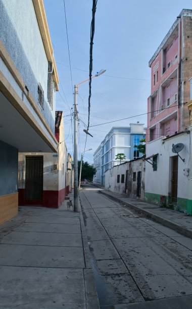 黎明时分的圣玛尔塔哥伦比亚后街图片下载