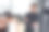 穿着正式服装的办公室职员白天站在室内图片下载