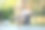 一个50岁的女人坐在路边咖啡馆旁边的椅子上。图片下载