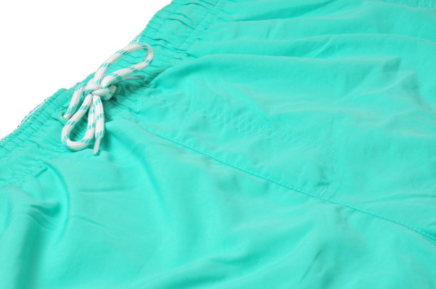 白色背景的游泳裤图片下载