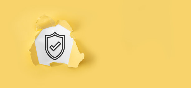 网络安全网络。挂锁图标和互联网技术联网。数据保护隐私概念。GDPR。欧盟。撕破的黄色纸，白色背景上有问号。图片下载