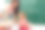 老师和学步的小女孩在幼儿园用彩色铅笔画画照片图片下载