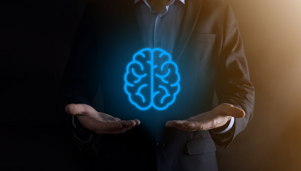 商人手持抽象的大脑和图标工具，设备，客户网络连接沟通虚拟，创新发展未来的技术、科学、创新和经营理念图片下载