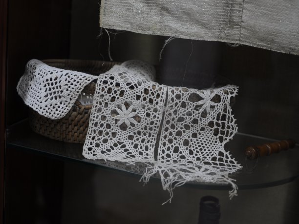 白色蕾丝手工制作的。图片下载