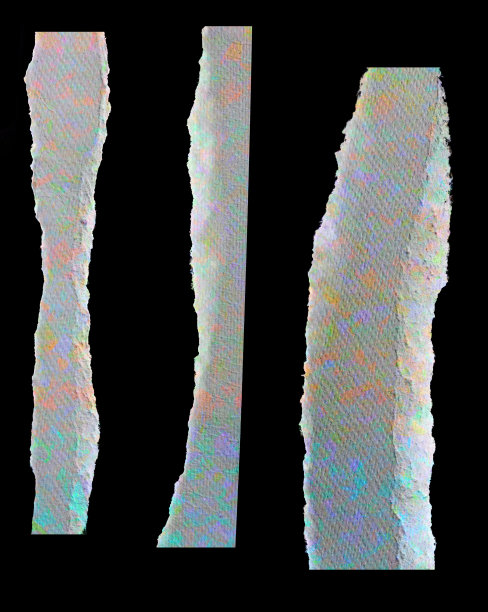 酷的微距照片单纸条与撕裂边缘孤立与全息彩虹纹理的黑色背景图片下载