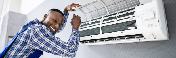 交流电工技术员维修空调图片下载