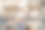 一个快乐而自信的木匠在他的工作室的照片。图片下载