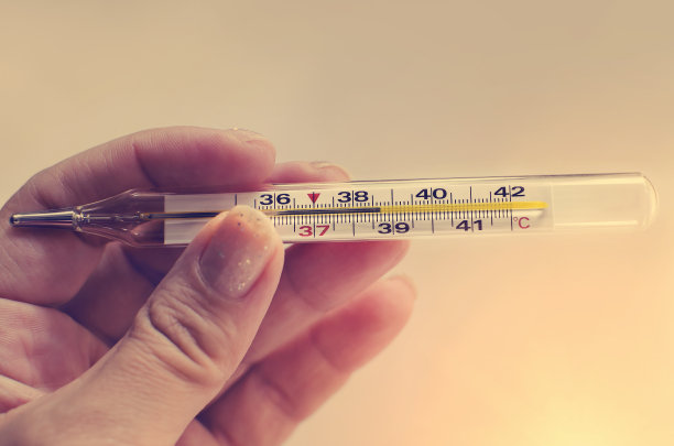 绝缘温度计。疾病的概念。冠状病毒古董。图片下载