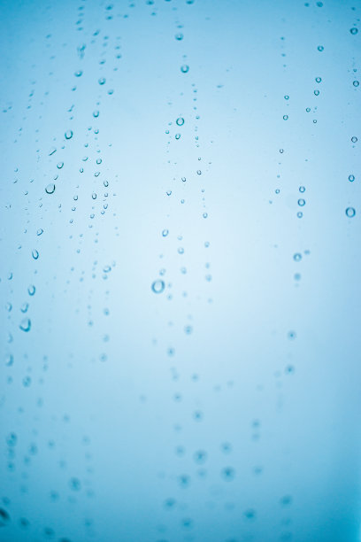 雨天窗前的雨滴图片下载