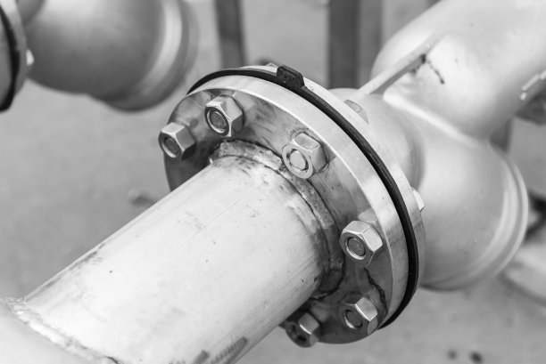 工厂内不锈钢管与钢管的连接接头图片下载