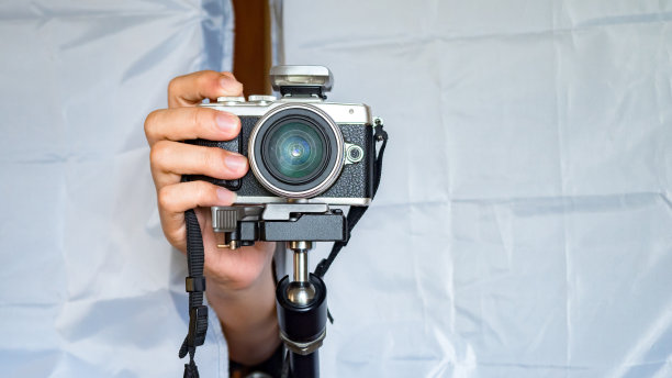 摄影师在室内拍摄，爱好和休闲概念，俯视图图片下载