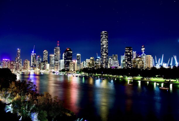 布里斯班的夜晚天际线，从袋鼠角，昆士兰州图片下载