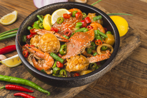 混合海鲜干锅，蟹，鲍鱼，虾图片下载