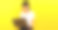 亚洲女性程序员美丽的商人女人的肖像兴奋的亚洲女孩拿着笔记本电脑和庆祝成功在黄色背景图片下载
