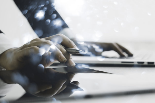 商人分析销售数据和经济增长图表。商业策略。抽象的图标。股票市场。数字营销。图片下载