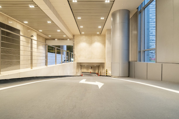 通往地下停车场的道路图片下载