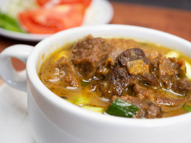 同僧是印度尼西亚的一种传统食物，由山羊或绵羊的肉制成图片下载