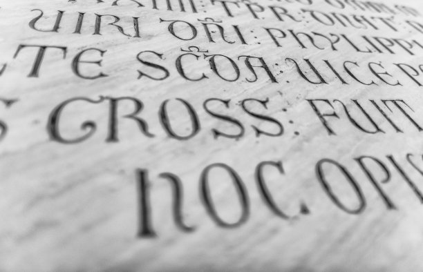 回到中世纪:格罗塞托教堂上的中世纪手稿图片下载