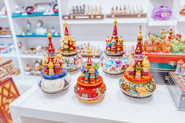 旅游商店出售的各种俄罗斯手工圣瓦西里大教堂纪念品图片下载