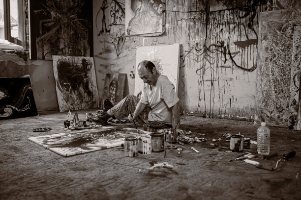 黑色和白色的一天的艺术家。艺术有时候是很累人的图片下载