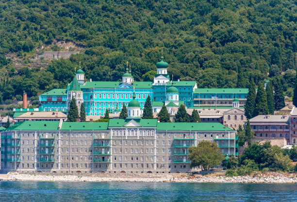 希腊Chalkidiki的圣潘特莱蒙修道院图片下载