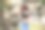 河岸边的年轻女子图片下载