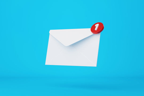 白色信封，蓝色背景上有红色记号笔留言。3 d渲染图图片下载