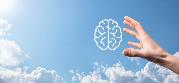 蓝色背景上男性手握大脑图标。人工智能机器学习商业互联网技术概念。带有复制空间的横幅图片下载