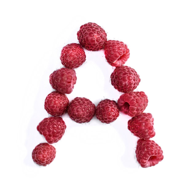 红色熟覆盆子的英文字母A图片下载