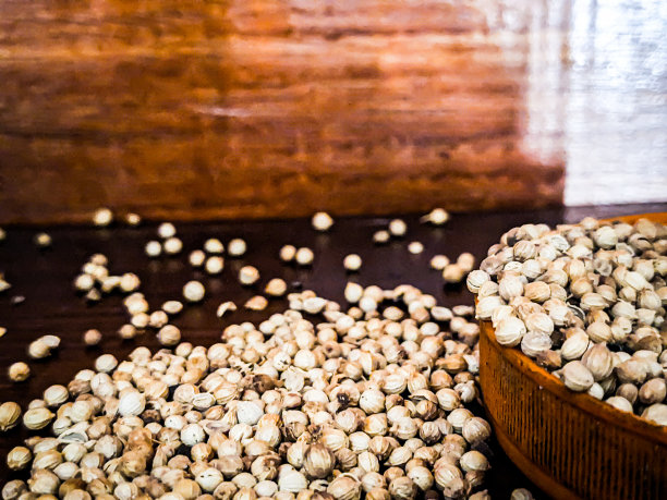 食物背景:满是厨房食材的桌子视图图片下载