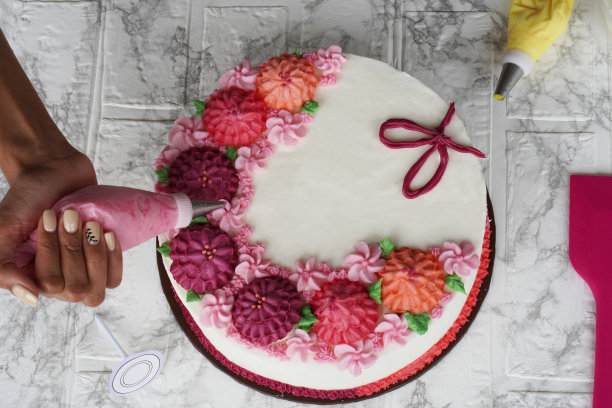 用装饰性糖霜自制的蛋糕图片下载