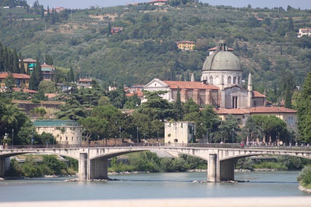 意大利维罗纳的阿迪杰河图片下载