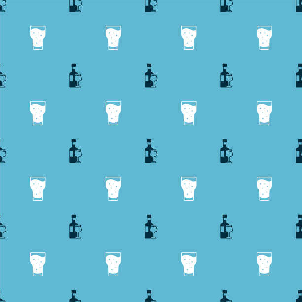 将酒瓶和玻璃杯以及玻璃杯啤酒放在一起图片下载