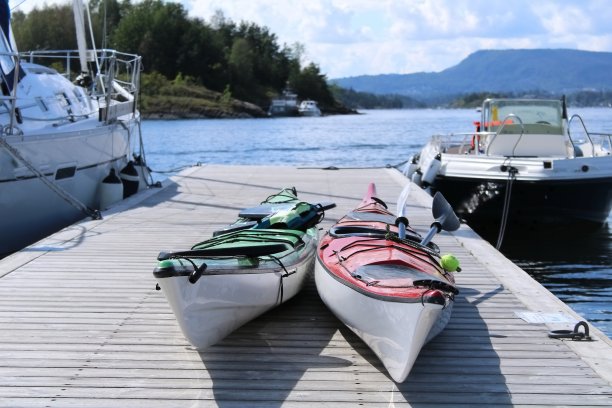 海景，独木舟和小船图片下载
