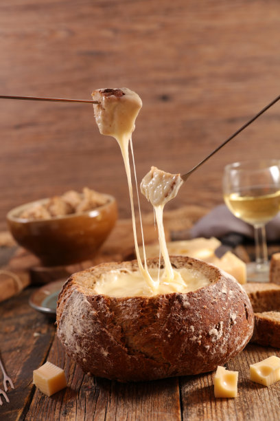 干酪，酒杯和面包图片下载