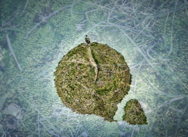 小星球人在绿色星球上徒步旅行图片下载