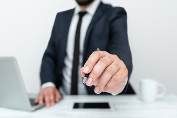 远程办公室工作在线智能手机语音视频通话讨论重要想法工作面试想法全球连接通信提供建议讲座图片下载