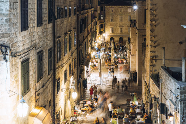 杜布罗夫尼克古城的夜晚图片下载