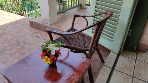 椅子和桌子图片下载