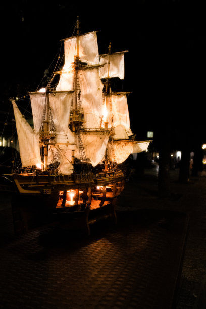 用光明的力量在黑暗中航行图片下载