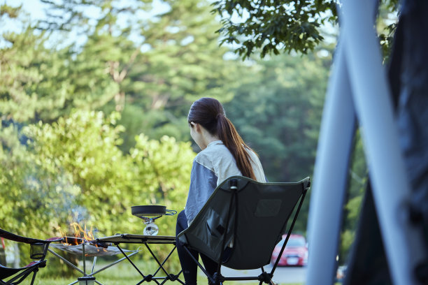 年轻的日本女子单飞夏令营图片下载