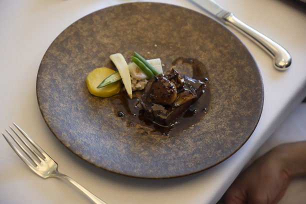 牛肉片和鹅肝配松露酱图片下载