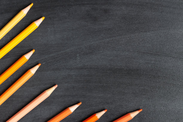 边框有金色、黄色和橙色的蜡笔图片下载