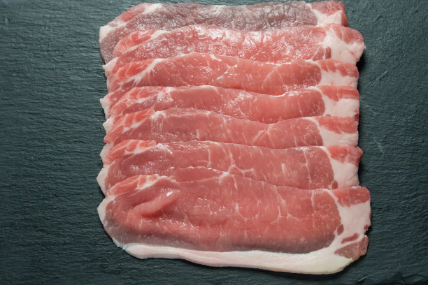 切成薄片的猪里脊肉图片下载