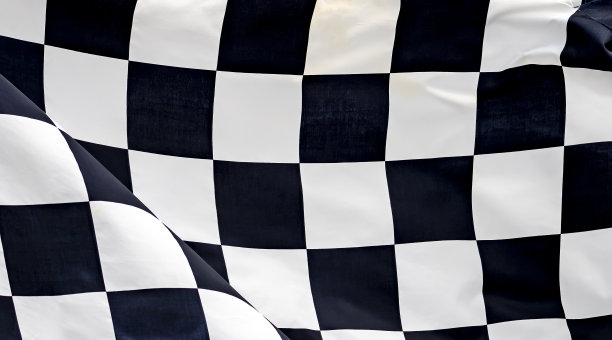 康沃尔布德海滩上的方格旗图片下载