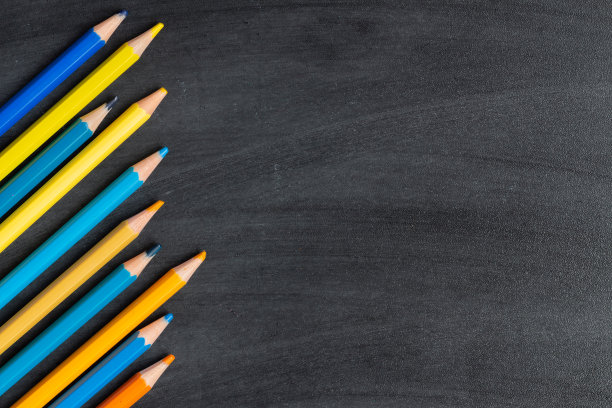 金边和蓝色铅笔蜡笔图片下载