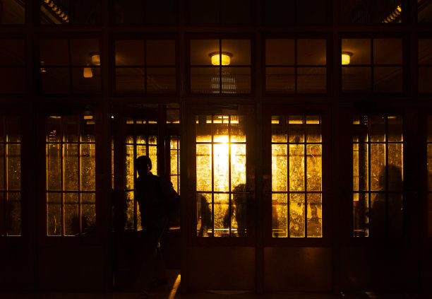 通勤者进入中环图片下载