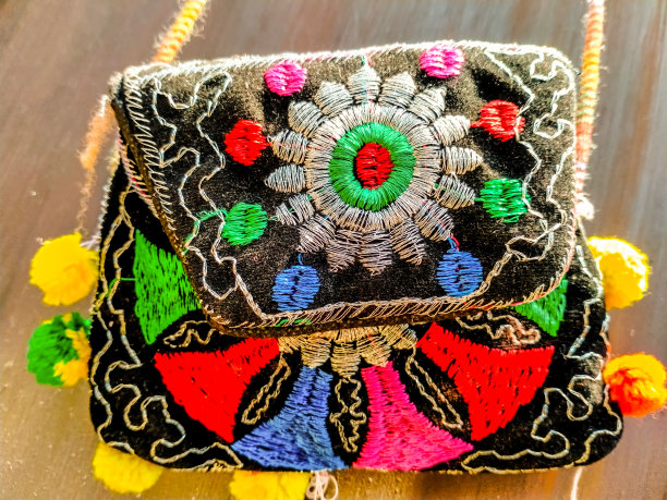 手工制作的手提包。图片下载