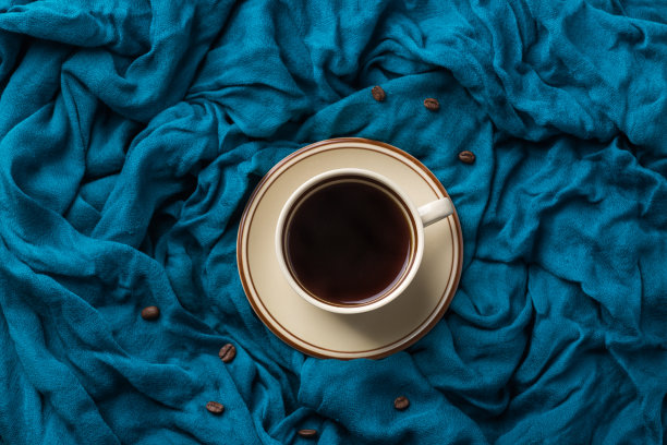 季节性的秋季构图与一杯咖啡图片下载